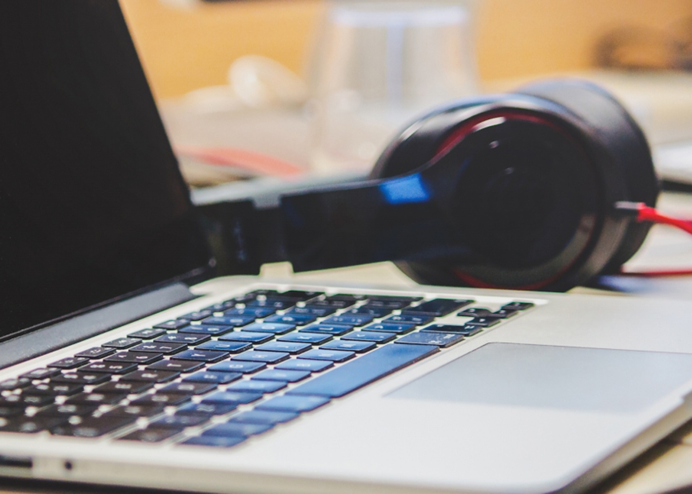 startup-culture-music-headphones-m9uywcg94m5ihmc5bv2dqnbxbxwsbysa4q81hs4ho0